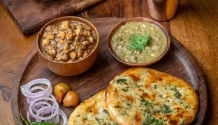 Amritsari Kulcha with chick peas